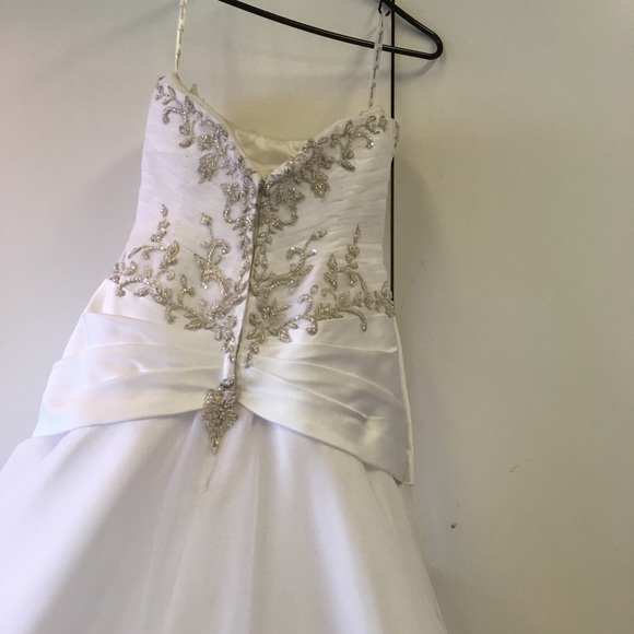 Wedding dress.  Size 6, altered down to size 2. - Picture 3 of 9